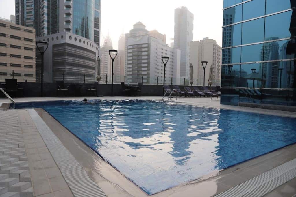 piscine golden tulip media hotel dubai piscine golden tulip media hotel dubai